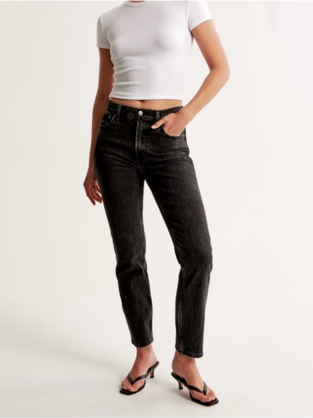 Abercrombie High Rise Mom Jeans - 26/2s